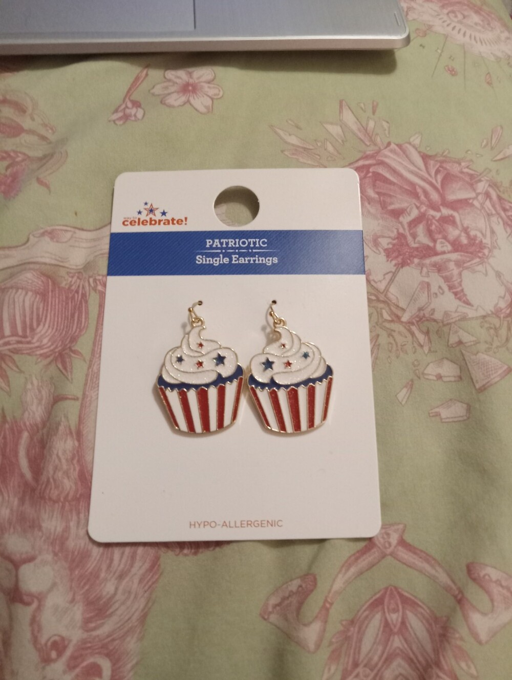 NWT Patriotic 4th Of July Red White Blue Cupcake Dangle Earrings